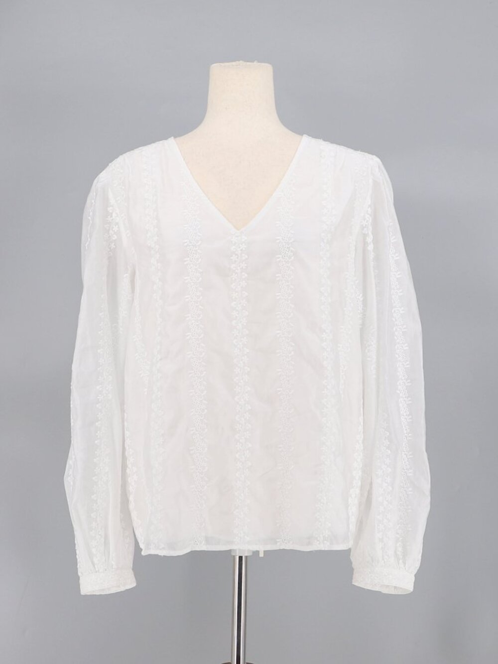 NWT ANN TAYLOR White Embroidered V-Neck Popover Blouse Size M